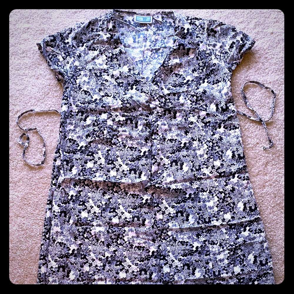 Black & white floral maternity dress size small